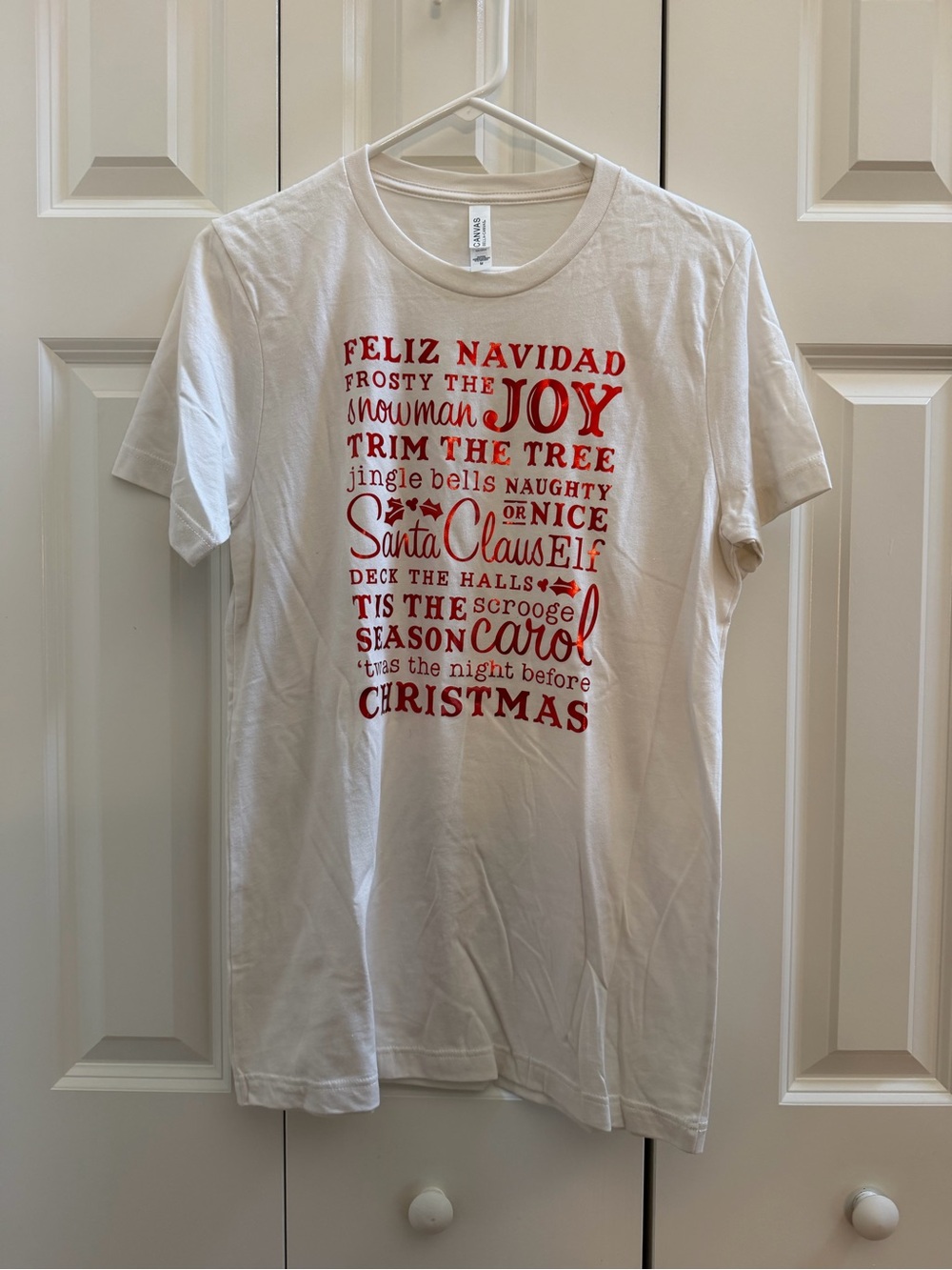 Gildan White Tee with Red Holiday Word Art - Size Medium
